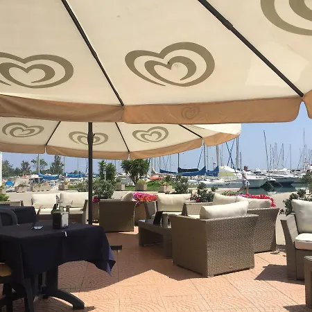 La Dolce Vita On The Beach